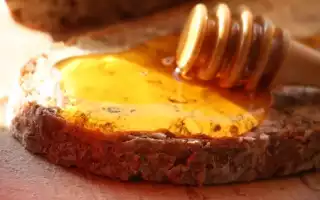 Как очистить сосуды от холестерина, используя  корицу и мед?